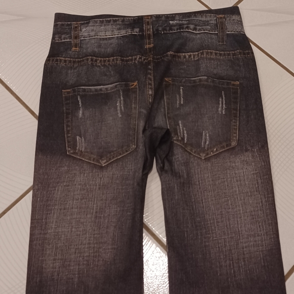 4/$40 Faded-Look Black 3D Leggings - Size XS/Small - Picture 5 of 6